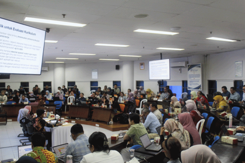 Universitas Esa Unggul Dorong Transformasi Kurikulum Lewat Sosialisasi Tracer Study 2025